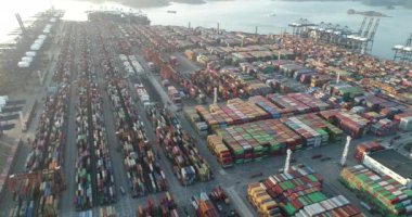 Çin 'in Shenzhen şehrindeki Yantian konteyner terminalinin hava görüntüsü.