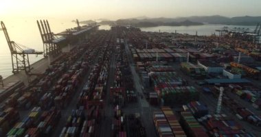 Çin 'in Shenzhen şehrindeki Yantian konteyner terminalinin hava görüntüsü.