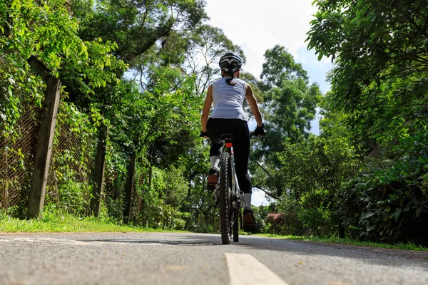 Woman Riding Bicycle Forest Trail — Stock Photo, Image