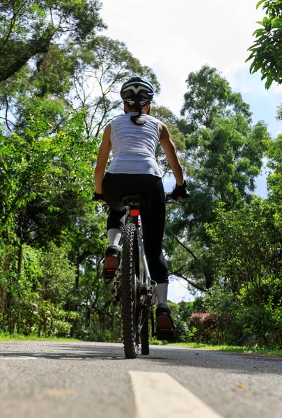 Woman Riding Bicycle Forest Trail — Stock Photo, Image