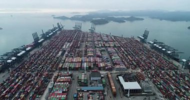 Çin 'in Shenzhen şehrindeki Yantian konteyner terminalinin hava görüntüsü.