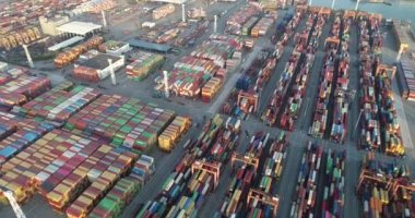 Çin 'in Shenzhen şehrindeki Yantian konteyner terminalinin hava görüntüsü.