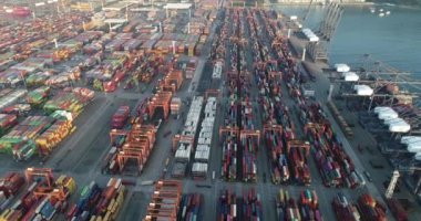 Çin 'in Shenzhen şehrindeki Yantian konteyner terminalinin hava görüntüsü.