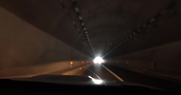 Carro Dirigindo Túnel Subterrâneo Com Luzes — Vídeo de Stock