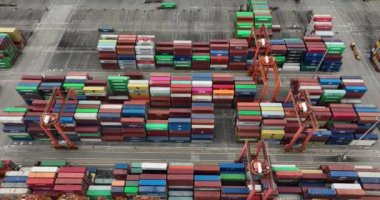 Çin 'in Şenzen şehrindeki Yantian limanındaki deniz nakliye konteynırlarının hava görüntüsü.