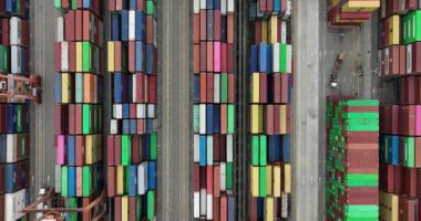 Çin 'in Şenzen şehrindeki Yantian limanındaki deniz nakliye konteynırlarının hava görüntüsü.