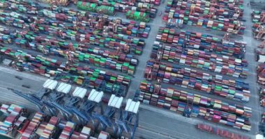 Çin 'in Shenzhen şehrindeki Yantian konteyner terminalinin hava görüntüsü.