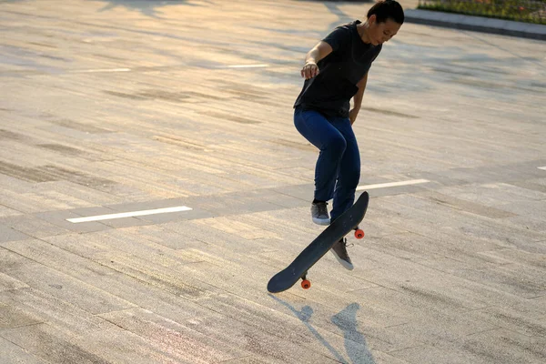 Skateboarder Skateboard All Aperto Città — Foto Stock