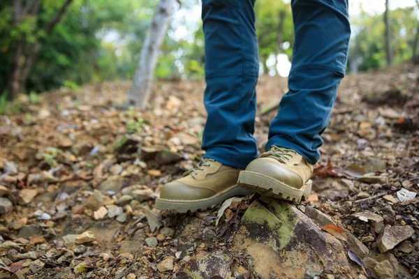 Benen Wandelen Het Voorjaar Bos Berg — Stockfoto