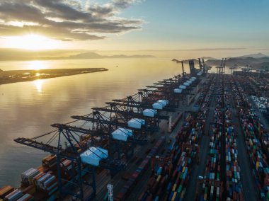 Çin 'in Shenzhen şehrindeki Yantian konteyner terminalinin hava görüntüsü. 