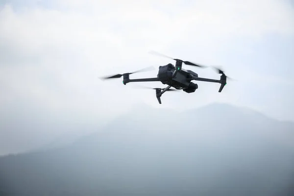 Drone Voando Floresta Primavera — Fotografia de Stock