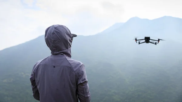 Drone Voador Floresta Primavera — Fotografia de Stock