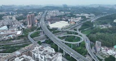 Şenzen şehrinde yolları olan modern şehir binaları, Çin