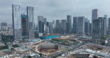 Modern şehir binalarının ve gökdelenlerin havadan görünüşü