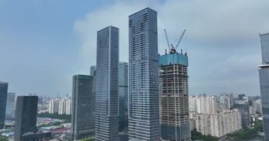 Modern Asya şehrinin insansız hava aracı görüntüsü