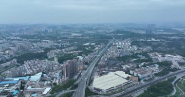 Modern şehir binalarının ve gökdelenlerin havadan görünüşü