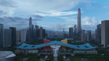 Modern şehir binalarının ve gökdelenlerin havadan görünüşü