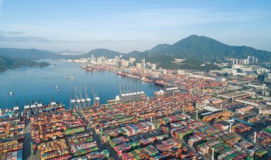 Shenzhen, Çin - 2022 dolaylarında Çin 'in Shenzhen kentindeki Yantian uluslararası konteyner terminalinin havadan görünüşü