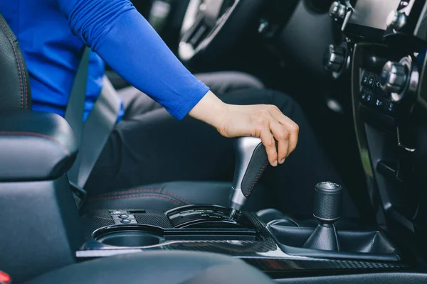 Woman Driving Car Shifting Gears — Stock Photo, Image