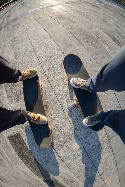 Skateboarder Skateboarden Draußen Der Stadt — Stockfoto