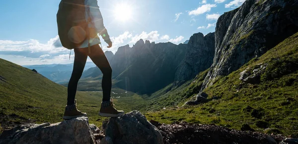 Senderismo Mujer Montañas Gran Altitud — Foto de Stock