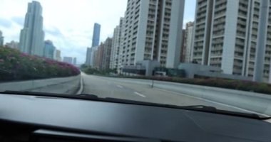 Araba yolda giderken çekilen görüntüler.