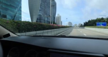 Araba yolda giderken çekilen görüntüler.