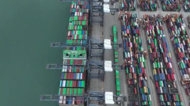 Çin 'in Shenzhen şehrindeki Yantian konteyner terminalinin hava görüntüsü.