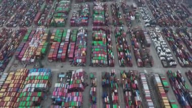 Çin 'in Shenzhen şehrindeki Yantian konteyner terminalinin hava görüntüsü.