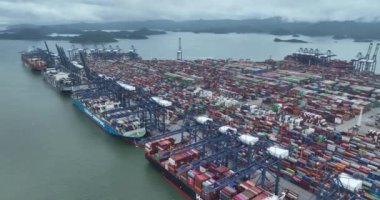 Çin 'in Shenzhen şehrindeki Yantian konteyner terminalinin hava görüntüsü.