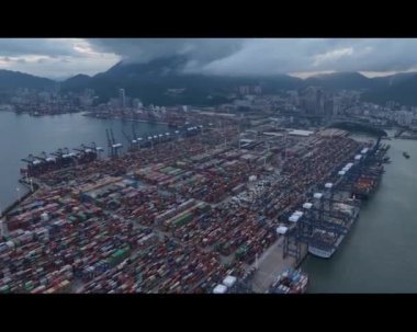 Çin 'in Shenzhen şehrindeki Yantian konteyner terminalinin hava görüntüsü.