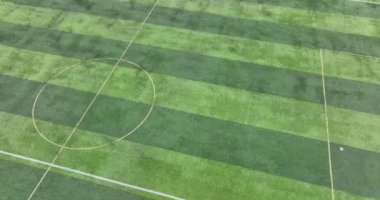 Çizgili futbol sahasının hava görüntüsü