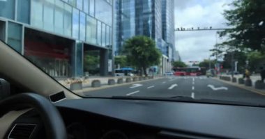 Araba yolda giderken çekilen görüntüler.