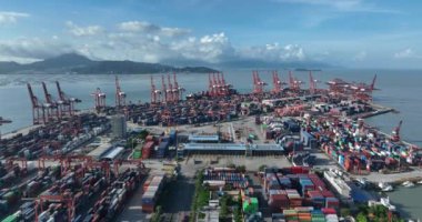 Çin 'in Shenzhen şehrindeki Yantian konteyner terminalinin hava görüntüsü.