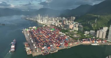 Çin 'in Shenzhen şehrindeki Yantian konteyner terminalinin hava görüntüsü.
