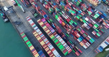 Çin 'in Shenzhen şehrindeki Yantian konteyner terminalinin hava görüntüsü.