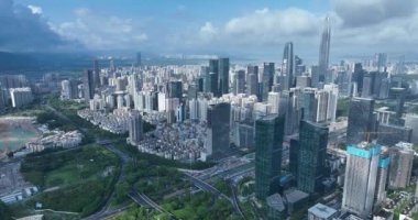 Modern şehir binalarının ve gökdelenlerin havadan görünüşü