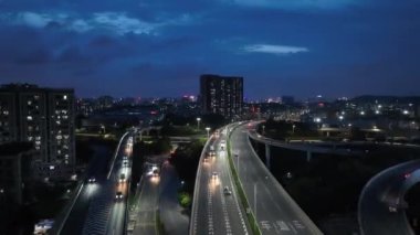 Modern Asya şehrinin insansız hava aracı görüntüsü