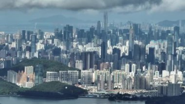 Modern Asya şehrinin insansız hava aracı görüntüsü