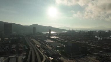 Çin 'in Shenzhen şehrindeki Yantian konteyner terminalinin hava görüntüsü.