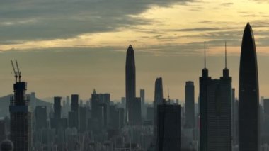 Modern Asya şehrinin insansız hava aracı görüntüsü