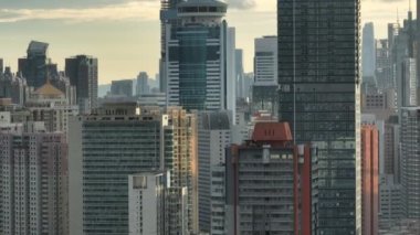 Modern Asya şehrinin insansız hava aracı görüntüsü