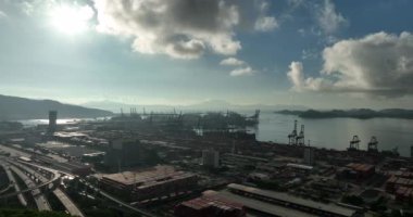 Çin 'in Shenzhen şehrindeki Yantian konteyner terminalinin hava görüntüsü.