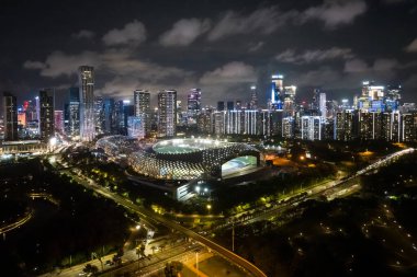 Shenzhen City, Çin 'de gece hava manzarası 