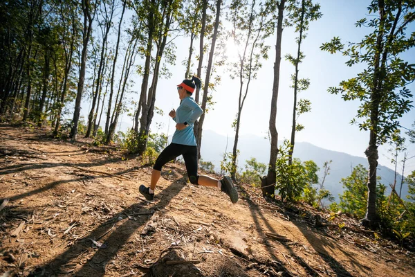 Woman Trail Runner Running Sunrise Tropical Forest Mountain Peak — Stockfoto