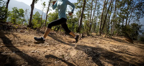 Woman Trail Runner Running Sunrise Tropical Forest Mountain Peak — Foto de Stock