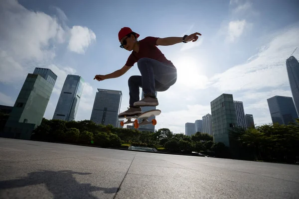 Skateboarder Skateboard All Aperto Città — Foto Stock