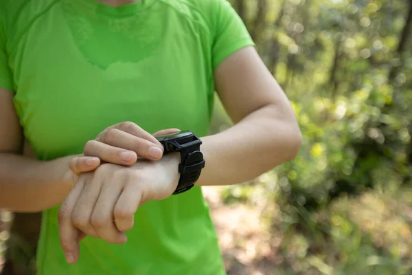 Woman Trail Runner Set Sports Watch Forest — Stock Photo, Image