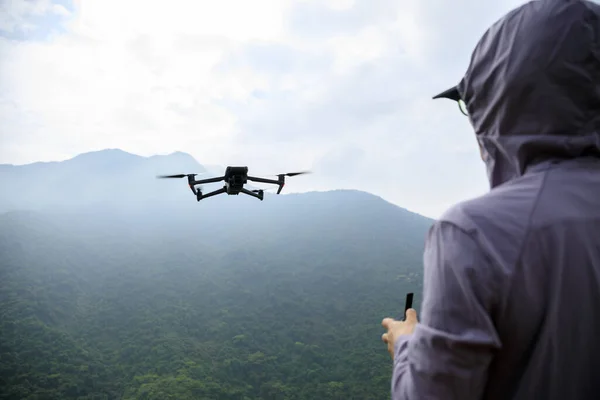 Repülő Drón Tavaszi Erdőben — Stock Fotó
