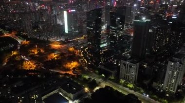 Akşamları modern Asya şehrinin havadan görünüşü